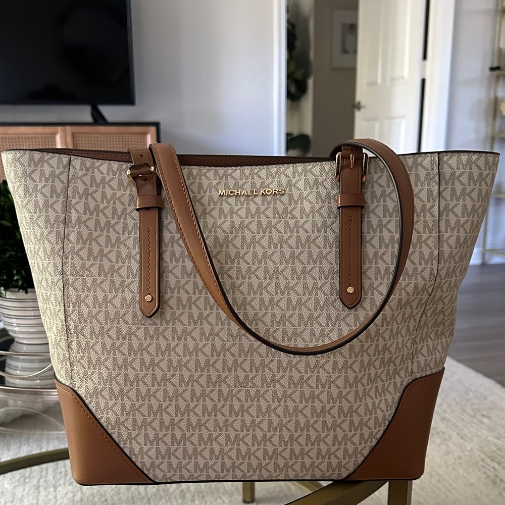 Michael Kors Tan and Cream Signature Tote